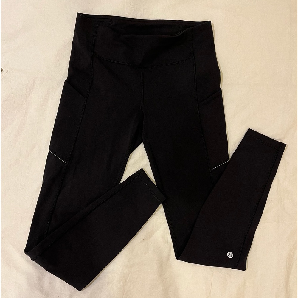 Lululemon Size 6 Black Leggings with Pockets - excellent condition -
